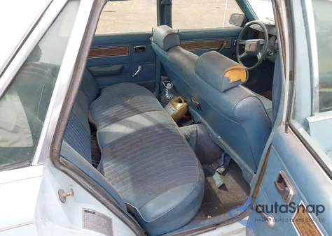 1983 Ford Fairmont Futura z USA, uszkodzony, nr VIN 1FABP36X7DK150794